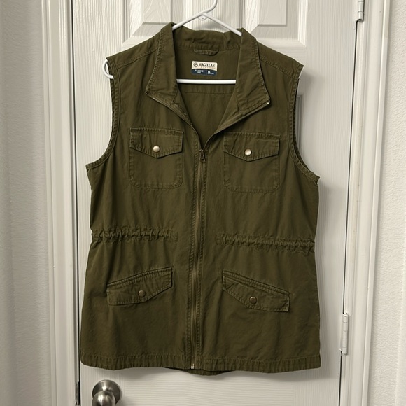 Magellan Outdoors Jackets & Blazers - Magellan Outdoors Classic Fit Women’s Olive Green Utility Vest